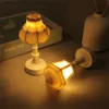 Tischlampen Vintage Mini Buch Licht Kleine Retro Tischlampe Tragbare Beleuchtung Batterie LED Nachttischlampen Für Kinder Schreibtisch Schlafzimmer YQ240316