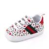 2024KIDS Buty Designer Dasual Bee Sneakers Toddler Baby Buty Dzieci Młodzieżowe Baby Boys Dziewczyny Dziecięce Czarne białe różowe luksusowe trampki marki 0-12 cm RR6