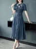 Partykleider TIYIHAILEY 2024 Vintage Frauen Lange Mittelkalb Kurzarm Denim Sommer Einreiher Kleid S-XL Drehen Unten Kragen