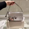 Célèbre sac à épaule en cuir brillant à la mode à la mode pour sac à bandoulière classique féminin, sac personnalisé de fête de rendez-vous, style de célébrité de sac à petit carré