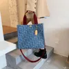 Bolsa de lona nova tendência europeia e americana, bolsa crossbody de ombro único, letras impressas, bolsa de grande capacidade