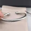 Nieuwe S925 sterling zilveren designerarmband, voortreffelijke afwerking, klassieke microschaal modecadeau, originele klassieke ontwerpersarmbanden, luxe sieraden