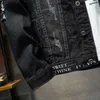 Våren och hösten Ny denimjacka Mäns etikett Loose Casual Ripped Denim Fashion Jacket T240316
