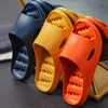 Frete grátis chinelos para mulheres homens banho piscina interior casa EVA chinelo buracos sandálias planas de borracha verde rosa amarelo preto branco cinza antiderrapante sapatos de praia slides