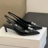 Mulheres de salto alto metal dedo do pé pontiagudo com sapatos de salto gatinho couro elegante único designer de sapato fábrica