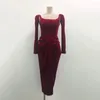 Robes décontractées 2024 Automne Femmes Vin Rouge Noir Velours Pendentif Sexy Col Carré Serré Longue Robe Élégante Fête De Célébrité