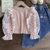 Kledingsets Meisjessets Lente en herfst Kinderkleding Leuke bloem Bubble Sleeve Top + bloem geborduurde jeans Damesstijl kledingpak