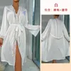 Indumenti da notte da donna Abito da sposa da sposa Accappatoio con finiture in pizzo bianco Kimono in raso da donna Elegante camicia da notte a maniche lunghe Vestaglia per la casa