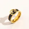 Biżuteria Pierłnictwo Pierścieni Kobiety Złota Plane ze stali nierdzewnej Zapasy ślubne Faux Skórzane drobne rzeźbienie Pierścień Pierścień