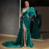 2024 Arabische Sexy Prom Jurken Dragen Hunter Groene Kralen Hoge Hals Lange Mouwen Satijn Kristal Kralen Side Split Party Dress avondjurken