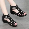 Sapatos casuais verão feminino peep toe sandlas feminino 2024 primavera couro macio femme romano ao ar livre cunhas calcanhar sandalias da mãe