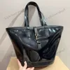 Designer Summer Beach Bag Fashion Black Mesh Tote Kvinnor stor kapacitet Jelly väska kvinnliga handväskor Klassisk portabilitet Holiday Bag axelväska Shpping Väskor 240316