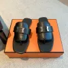 Sommer-Slipper für Damen, Strand-Slipper, Hausschuhe für Damen, Badezimmer, flache Scuffs-Slider, trendige Schuhe, bedruckte Leder-Gummi-Sandale, passend mit Box