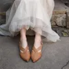 Chaussures décontractées Artmu sandales à bout fermé pour femmes en cuir véritable évider luxe chaussures plates pointues semelles souples talon bas boucle de crochet