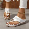 Chinelos femininos verão tanga sandálias moda clip toe sapatos de praia flip flops cor sólida cunhas confortáveis sandalias mujer