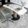 Dekorativa plattor Moderna minimalistiska små lägenhetsstudier Laptop Office Desk och Chair Home