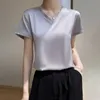 시뮬레이션 된 새틴 짧은 슬리브 2023 여름 여자 새로운 느슨한 v- 넥 단색 단순하고 매끄러운 쿨 텍스처 티셔츠 탑