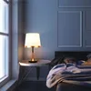 Настольные лампы Скандинавские винтажные настольные лампы рожкового типа для спальни, прикроватная тумбочка, ночник, тканевый абажур, украшение для дома, светодиодный торшер YQ240316