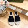 2024 وصول جديد نساء Espadrilles النعال أزياء جلدية حقيقية مصممة مصممة أحذية امرأة عالية الجودة صندل شقق القش سترو الأحذية