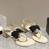 Kadın Lüks Sandalet Düz Tıknaz Topuk Farket Parç Farketet Sandalet Metal Çiçek Yay Sandalet Metal Toka Sandalları Seyahat Tatil Dış Mekan Ayakkabıları Kızlar İçin Hediyeler