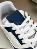 Varumärkesdesigner lyxiga herrtränare sneakers tillverkade av denim och präglat spannmålsläderbensat spannmål med spetsar för casual wear