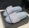 Pantofole di marca Sandali di design di lusso Moda trapuntata con diamanti Griglia Croce Suola spessa Scarpe da pane Tomaia regolabile Pantofole a spina di pesce di marca Scarpe casual