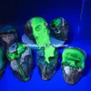 Naturlig vulkan Vocanic Agate Skull Polished UV Reactive Florescerande Crystal Quartz Healing Stone Minerals Human Skull Ristningar Hemdekor Halloween Energi gåva