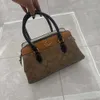 Pas cher en gros liquidation limitée 50% de réduction sac à main Koujiachun nouveau sac à bandoulière portable Dai Fei femmes classique mode déplacements