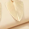 Orecchini pendenti 2024 Francia esagerata geometrica metallo vento foglia personalità della moda versatile commercio all'ingrosso di gioielli da donna
