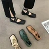 Dress Shoes Small Leather Dames Spring 2024 All-match Fashion Square Head Flat Bottom bodem ondiepe mond enkele luie loafers