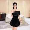 Arbeitskleider Gagarich Fashion Elegant Socialite Hepburn Style One Shoulder Set Damen 2024 Sommer Top Shorts 2 Stück