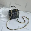 CC Bolsas Marca de lujo Diseñador de damas Vanity Crossbody Hombro con hardware de metal GoldSilver Matelasse Cadena Bolsos Caviar Cuero C Uica