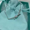 디자이너 Tiffay and Co S925 Sterling Silver Gu Ailing Rose Gold Knot Necklace Cross Knot Twist 디자인 다이아몬드 펜던트