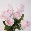Wysokiej klasy sztuczne kwiaty róży nawilżanie prawdziwe dotyk róże ślubne Kwiat Kwiatowy dom Fałszywe kwiaty bukiet ślubny 5pcs 240306
