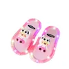 HBP небрендовые светодиодные светящиеся сандалии, новейшие детские тапочки с милым мультяшным принтом и вспышкой из ПВХ