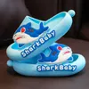 HBP Небрендовые милые тапочки с рисунком акулы, детские нескользящие тапочки для ванной комнаты, модные пляжные сандалии с изображением акулы, детская домашняя обувь на плоской подошве