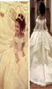 2017 Винтажные кружевные платья для девочек-цветочниц Элегантное бальное платье с открытыми плечами и широким V-образным вырезом Конкурсные платья для маленьких девочек Gowns6432831
