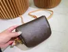 Sac de poitrine pour femmes Sac de créateur de luxe Mini Bugbag Sacs de taille pour femmes Lady Brown Flower Sac de taille de luxe Mode Sac à bandoulière M82335 Portefeuille