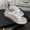Casual Shoes Crystal Sneakers Luxury 2024 Handgjorda diamantpärlor Handsömd duk platt låg tå rund tå Anpassa färglägenheter