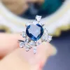 Pierścienie klastra Naturalne prawdziwe niebieskie pierścień Topaz Love Heart Styl luksusowy styl biżuterii 8 8 mm 2,5ct kamień szlachetny 925 Srebrny srebrny J23946