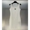 P-ra Designer Abiti casual da donna Marchi di moda estivi Top da donna Canotta Abito lavorato a maglia in cotone U senza maniche Solido Abiti sexy Elasticità Aderente Minigonna 747