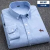 Herrklänningsskjortor plus storlek 6xl bomull Oxford fast färg randig rutig skjorta långärmad affärsbroderad formell mjuk