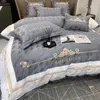 Set biancheria da letto Set europeo Luxury Gold Royal Ricamo Copripiumino doppio in seta Lenzuola e federe in puro cotone Estate