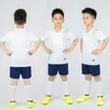 カスタマイズされた高品質の子供サッカーユニフォームチルドサッカーチームジャージーショートセットユーストレーニングスポーツウェア240315