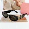 2024 MIU Letter Glasses Fashion Luxury Mui Mui Solglasögon Womens Designer Solglasögon för kvinnor Oval Top Ladies Boutique 1 Highend Best Version Glasses Acetate