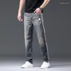 Jeans masculinos 2024 primavera e verão reto elástico casual legal linha esportiva design rua retro azul calças inteligentes