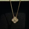 Femmes Mini Collier Clover Single Fleur Full Diamond Diamond High Quality En acier Pendant Birthday Gift Designer Bijoux