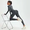Lavagem de água sorriso esportes absorção de umidade apertado levantamento quadril cintura alta respirável manga longa yoga conjunto para mulher