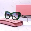 Designer Mui Mui Solglasögon Cat Eye Luxury Fashion Sports Polarize Muimui Solglasögon för kvinna Summer Vintage Driving Beach Pink Sun Glasses Miui Solglasögon 734