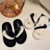 Buty modne czarno -białe panda nowe pluszowe buty ciepłe puszyste kapcie mieszane kolor w pomieszczenia komfortowe damskie kapcie zapatos mujer